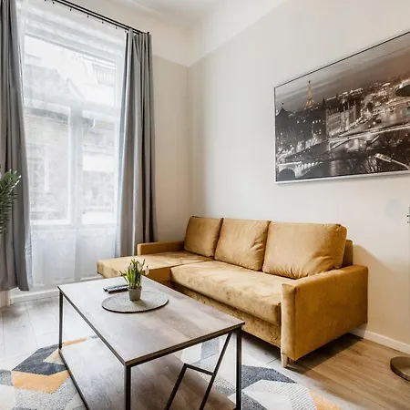 O Street 3 Bedroom Stylish Apartment