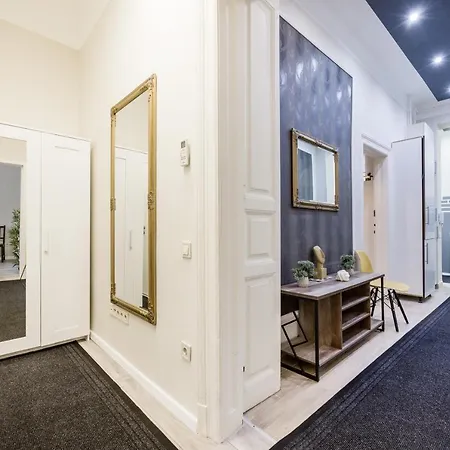 Apartment O Street 3 Bedroom Stylish