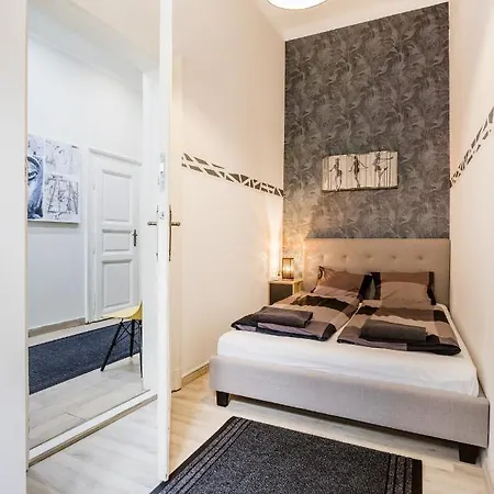 O Street 3 Bedroom Stylish Apartment