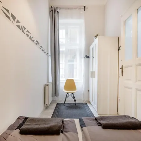 O Street 3 Bedroom Stylish Apartment Budapest