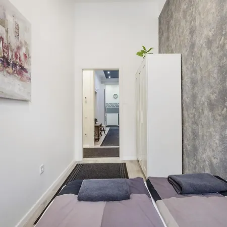 O Street 3 Bedroom Stylish *