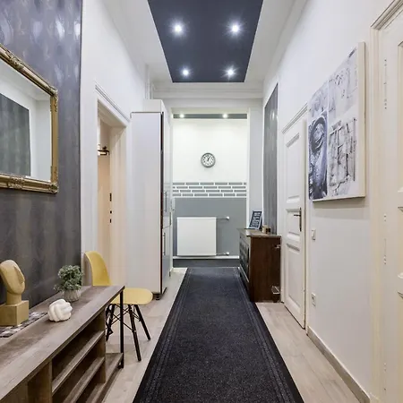 O Street 3 Bedroom Stylish