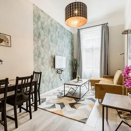 O Street 3 Bedroom Stylish Budapest
