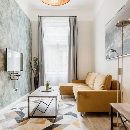 O Street 3 Bedroom Stylish