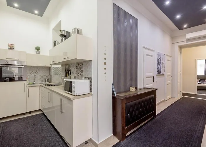O Street 3 Bedroom Stylish Budapest