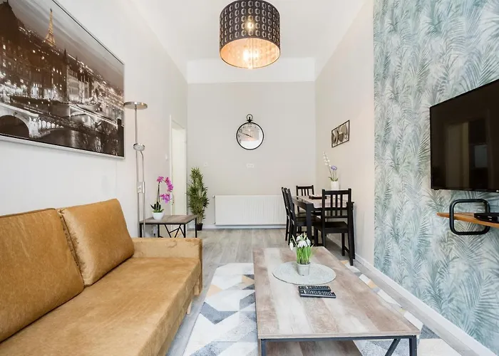 O Street 3 Bedroom Stylish Budapest