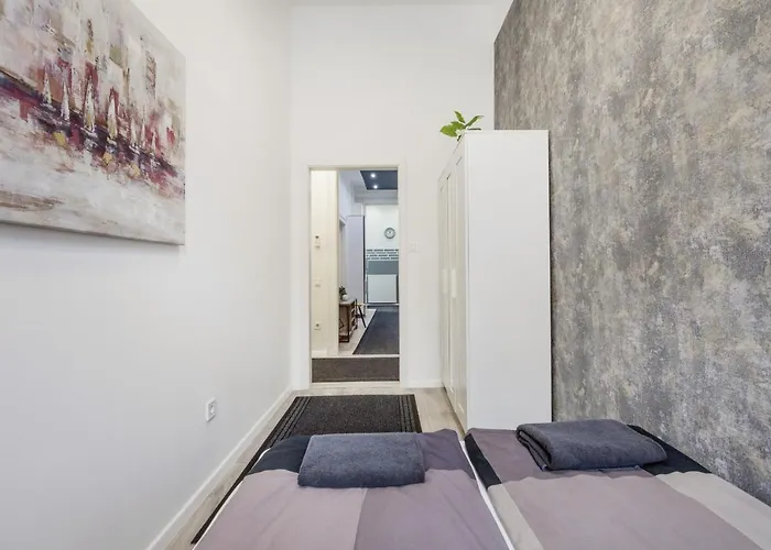 O Street 3 Bedroom Stylish *