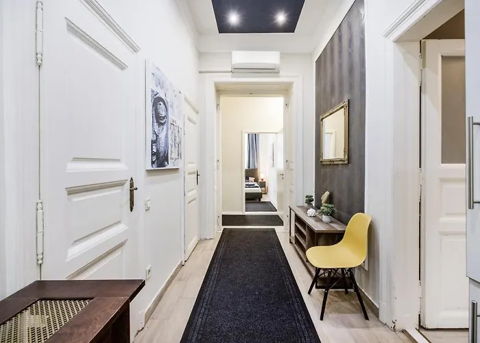 O Street 3 Bedroom Stylish Budapest