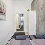 O Street 3 Bedroom Stylish *
